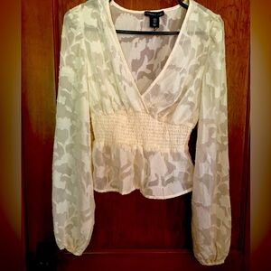 Sincerely Jules. Cream floral pendulum blouse. Size small.
